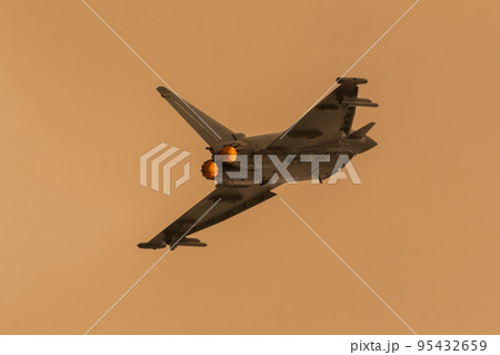 夕暮れのイタリア空軍ユーロファイターEF-2000 夕暮れのイタリア空軍ユーロファイターEF-2000 95432659