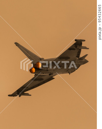 夕暮れのイタリア空軍ユーロファイターEF-2000 夕暮れのイタリア空軍ユーロファイターEF-2000 95432665