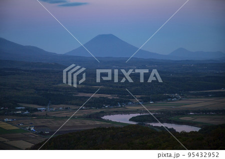 雲海の羊蹄山 95432952
