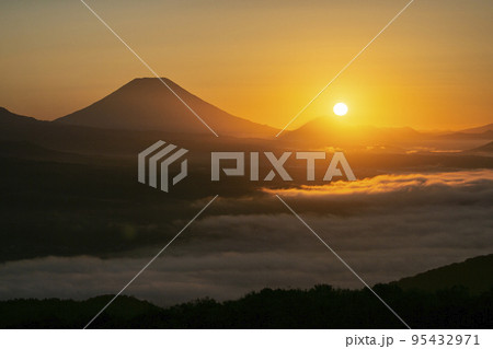 雲海の羊蹄山 95432971