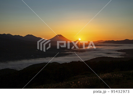 雲海の羊蹄山 95432973