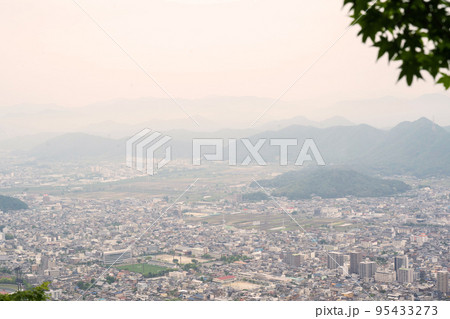 岐阜城から臨む岐阜市内（5月） 95433273