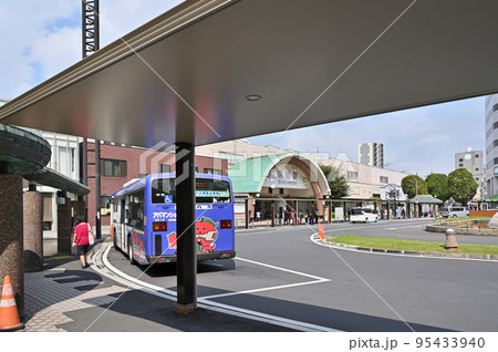 鉄道　私鉄・草加駅東口　駅舎 95433940