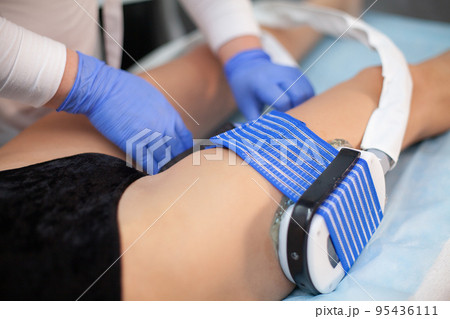 Woman in medicine salonm, anti cellulite procedure. Woman in medicine salonm, anti cellulite procedure. 95436111