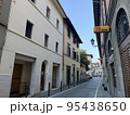 イタリアの街並み　ボルゴサンロレンツォ 95438650