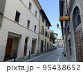 イタリアの街並み　ボルゴサンロレンツォ 95438652