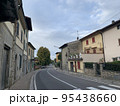 イタリアの街並み　ボルゴサンロレンツォ 95438660