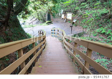 曇り空の青森県津軽国定公園の景色 95441767