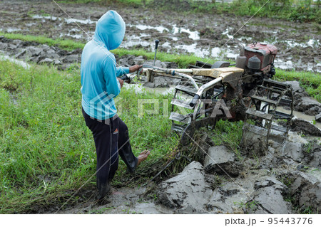 People are plowing fields People are plowing fields 95443776