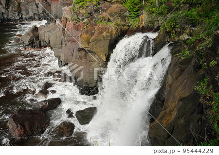 対島の滝 95444229