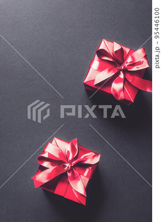 Top view of black Christmas boxes with red - Stock Illustration  [95446100] - PIXTA