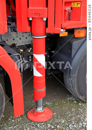 コンクリートポンプ車のアウトリガー　イメージ 95446316