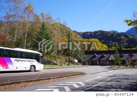 平湯温泉あかんだな駐車場の紅葉風景 平湯温泉あかんだな駐車場の紅葉風景 95447124