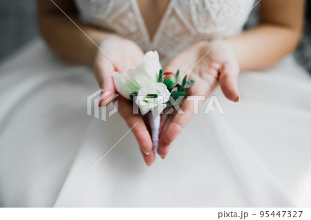 Portrait of stunning bride with long hair posing with great bouquet 95447327