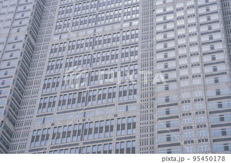 東京都新宿区の東京都庁(第一本庁舎・第二本庁舎・議会)を外観から見る風景 東京都新宿区の東京都庁(第一本庁舎・第二本庁舎・議会)を外観から見る風景 95450178