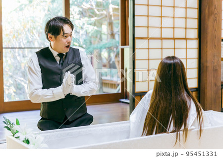 棺桶から生き返る故人 95451331