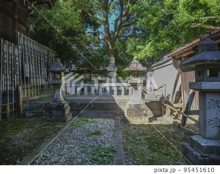 若宮八幡宮 (愛知県岡崎市) 首塚 若宮八幡宮 (愛知県岡崎市) 首塚 95451610