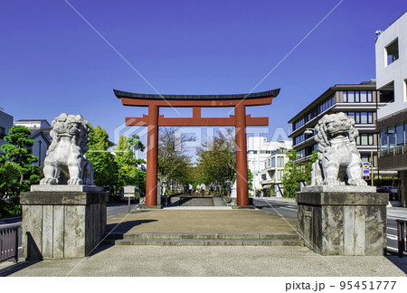 鎌倉 鶴岡八幡宮 若宮大路の三の鳥居 鎌倉 鶴岡八幡宮 若宮大路の三の鳥居 95451777