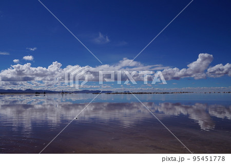 ボリビア 天空の鏡 ウユニ塩湖の写真素材 [95451778] - PIXTA