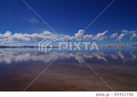 ボリビア 天空の鏡 ウユニ塩湖 95451780