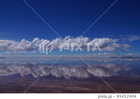 ボリビア 天空の鏡 ウユニ塩湖 95452404