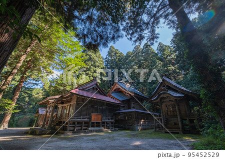 東楽々福神社　社殿　鳥取県日野郡日南町宮内 95452529