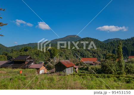 鬼林山　鳥取県日野郡日南町西楽々福神社跡から臨む 95453150