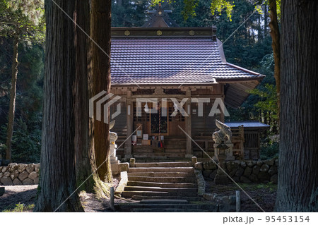 東楽々福神社 拝殿 鳥取県日野郡日南町宮内 東楽々福神社 拝殿 鳥取県日野郡日南町宮内 95453154