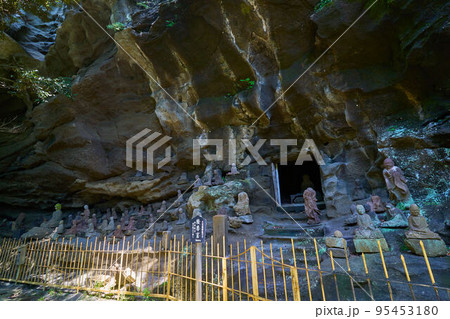 千葉県鋸南町の鋸山日本寺の千五百羅漢道(維摩窟(ゆいまくつ)) 95453180