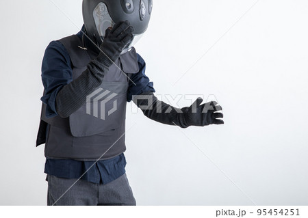 防犯ベストを着た男性 Bulletproof 防犯ベストを着た男性 Bulletproof 95454251