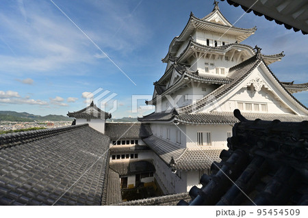 国宝姫路城　小天守からの眺望・連立式天守 95454509