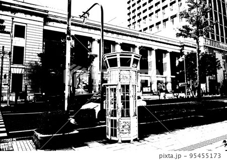 モダンな電話ボックス　白黒写真 95455173