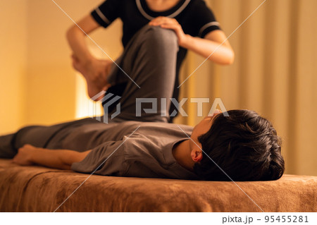 男性　整体　マッサージ　整骨院　指圧 95455281