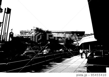 ポートライナー神戸三宮駅 白黒写真 ポートライナー神戸三宮駅 白黒写真 95455410