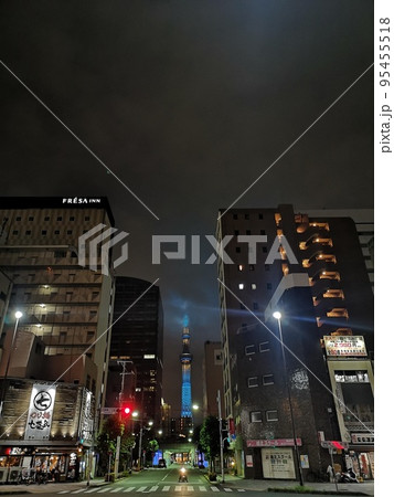 京葉道路から見えるライトアップされた東京スカイツリー 京葉道路から見えるライトアップされた東京スカイツリー 95455518