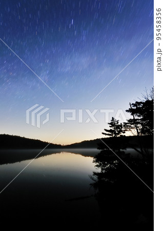 初夏の星景・白駒池 95458356
