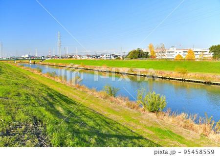有明橋/新芝川付近より上流/白鷺橋方面を望む(埼玉県川口市)【2021.11】 有明橋/新芝川付近より上流/白鷺橋方面を望む(埼玉県川口市)【2021.11】 95458559