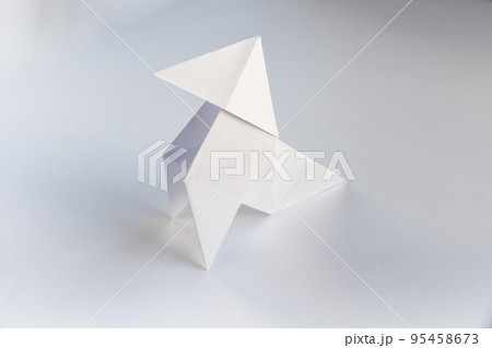 Paper hen origami isolated on a white background 95458673