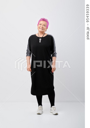 Active old woman with pink hair in a jersey dress 95459339