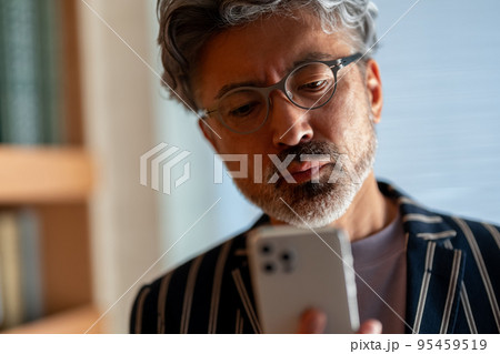 渋い ビジネスマン 英国紳士 エレガントな佇まい 携帯 スマホ 渋い ビジネスマン 英国紳士 エレガントな佇まい 携帯 スマホ 95459519