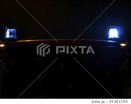 Light signal siren of a fire engine at night. 95461504