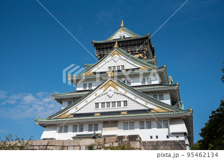 快晴の空と日本の城 95462134