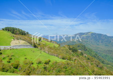 三峰大展望台より美ヶ原方面の絶景【秋のビーナスライン】 95463991