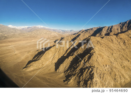 ラダック地方・カラコルム山脈の景観 空撮 / Ladakh, India 95464690