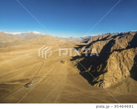 ラダック地方・カラコルム山脈の景観 空撮 / Ladakh, India ラダック地方・カラコルム山脈の景観 空撮 / Ladakh, India 95464691
