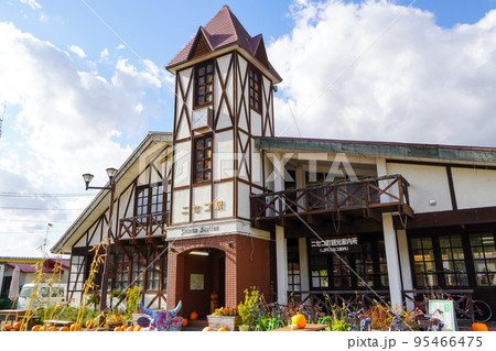 秋のニセコ駅（函館本線・JR北海道） 95466475