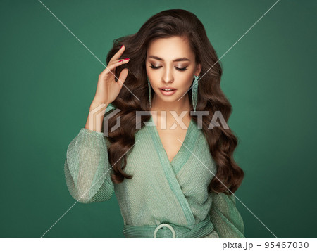 Portrait beautiful woman with jewelry Portrait beautiful woman with jewelry 95467030