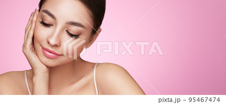 Portrait beautiful young woman with clean fresh skin Portrait beautiful young woman with clean fresh skin 95467474