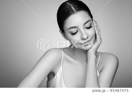 Portrait beautiful young woman with clean fresh skin 95467475