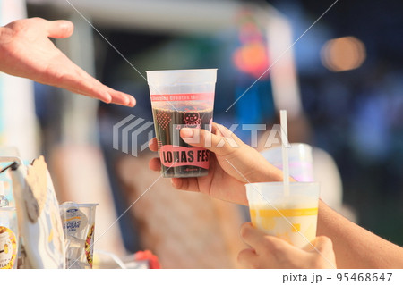 キッチンカーのフレッシュジュース　冷たいソフトドリンク　キッチンカー 95468647